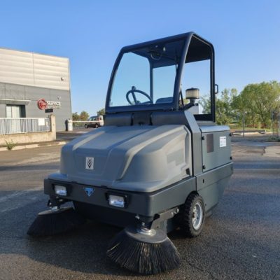 SPAZZATRICE INDUSTRIALE REVISIONATA KARCHER KM 130-300